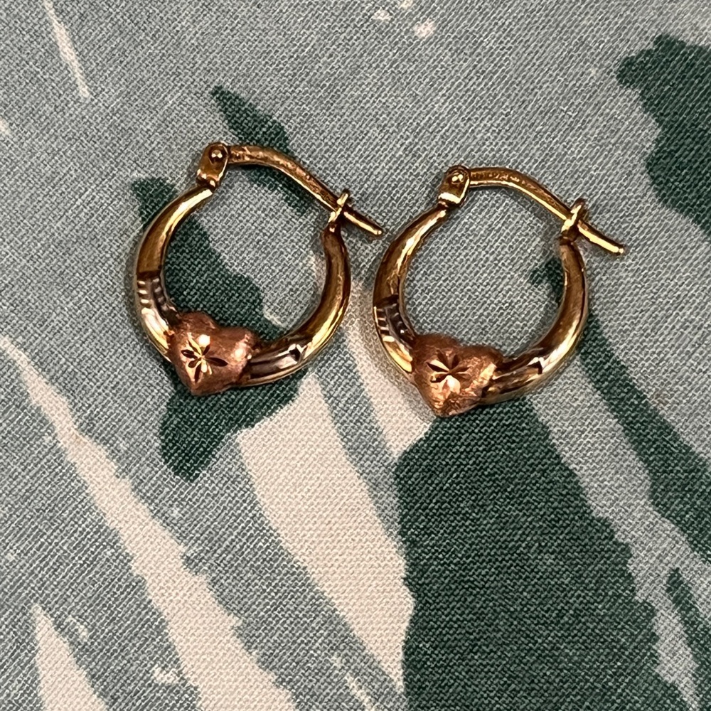 2 pairs of vintage gold sterling hoops. Lightweight and adorable - Picture 3 of 7